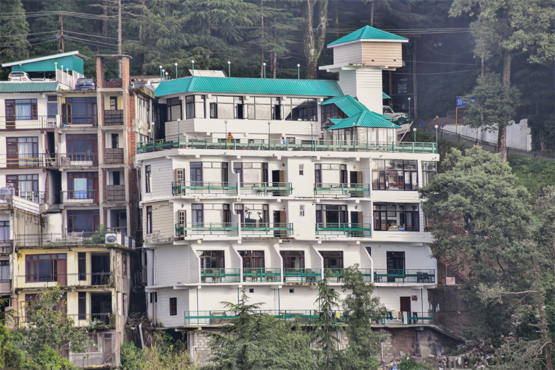Hotel Hills Luxury Facade