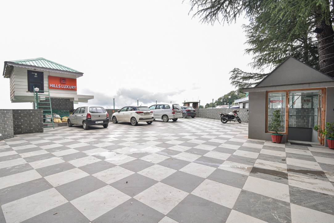 Hotel Hills Luxury Parking